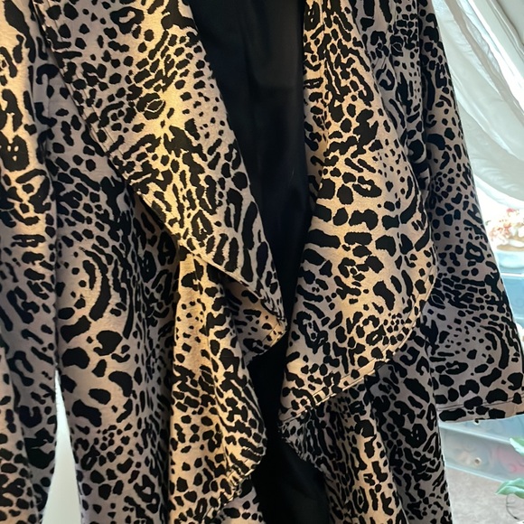 Calvin Klein animal print ruffled blazer - Picture 3 of 6